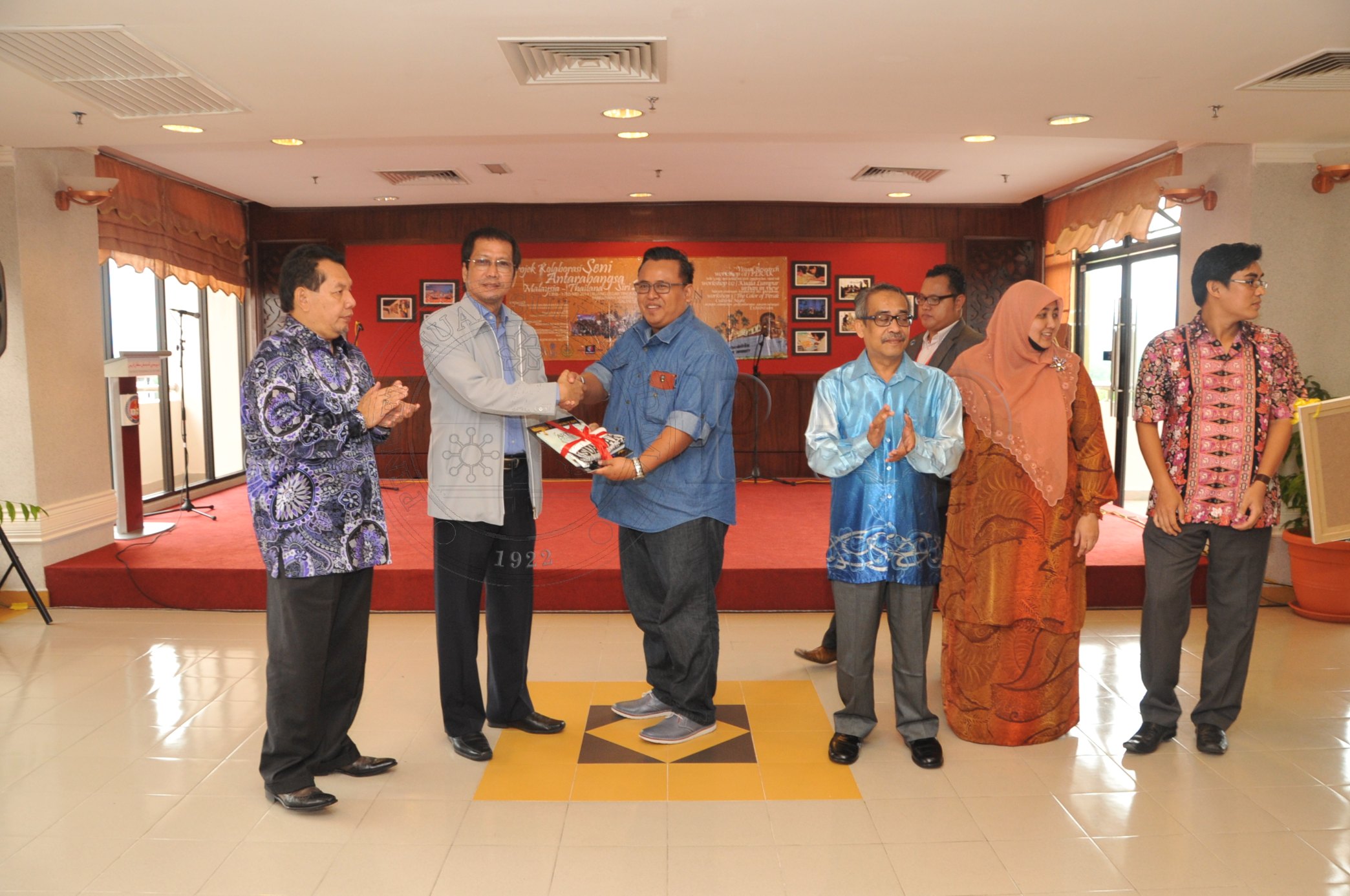 PRO 14 45 THAKSIN PRO 5806